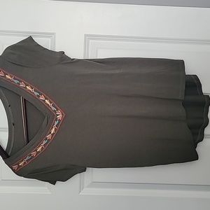 Embroidered tee, size M